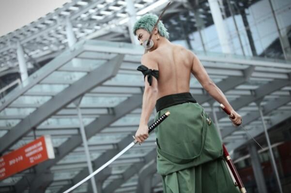 轿车高速路上追尾货车 无锡消防救出两人-澳客app